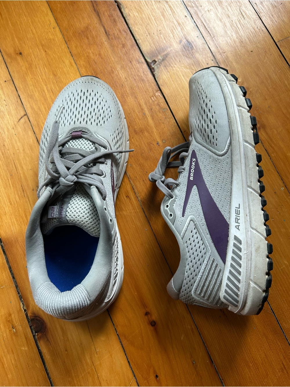 Brooks Ariel 20 running shoes, in Oyster/Alloy/Grape 8.5